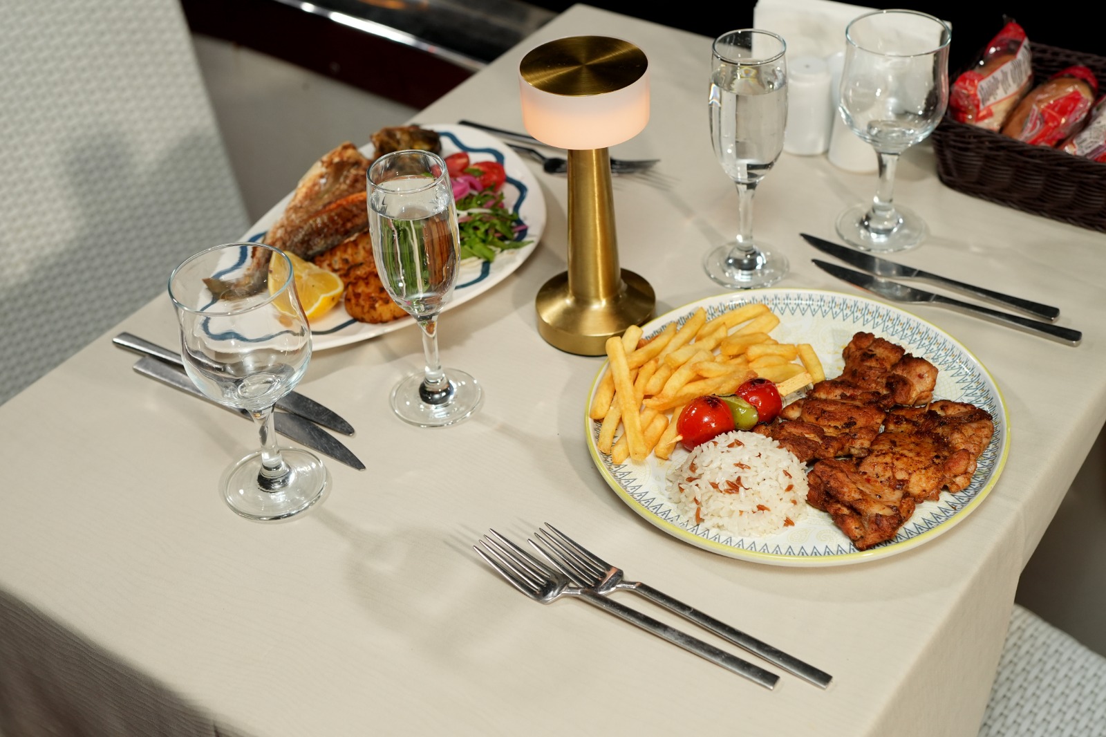 With Alcohol & With Hotel Transfer (Standard Table) EC