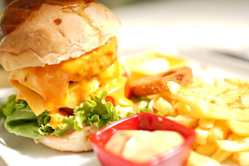 BOSPHORUS TURKISH NIGHT CRUISE & HAMBURGER MENU