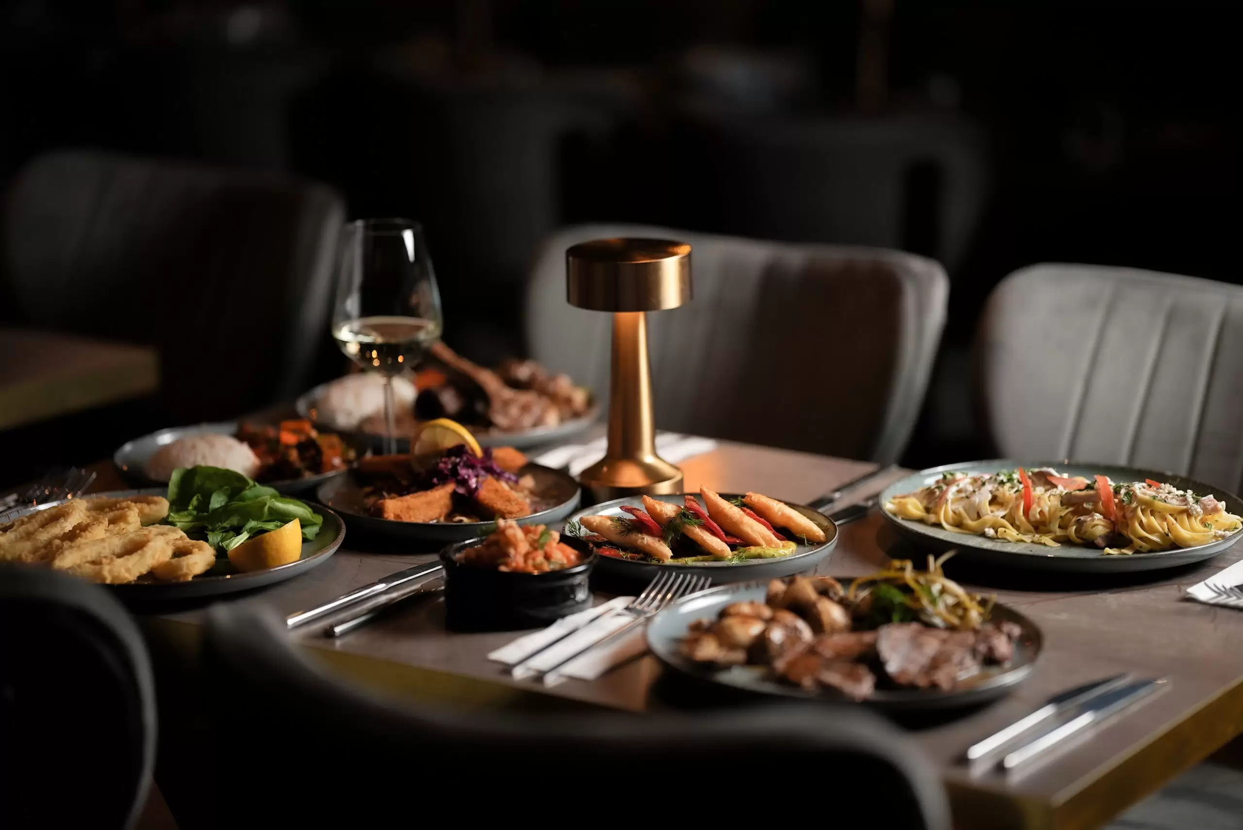 Bosphorus Dinner Cruise (Soft Drinks & Local Alcohols + Dinner + Hotel Transfer + Turkish Show )- Standart Table