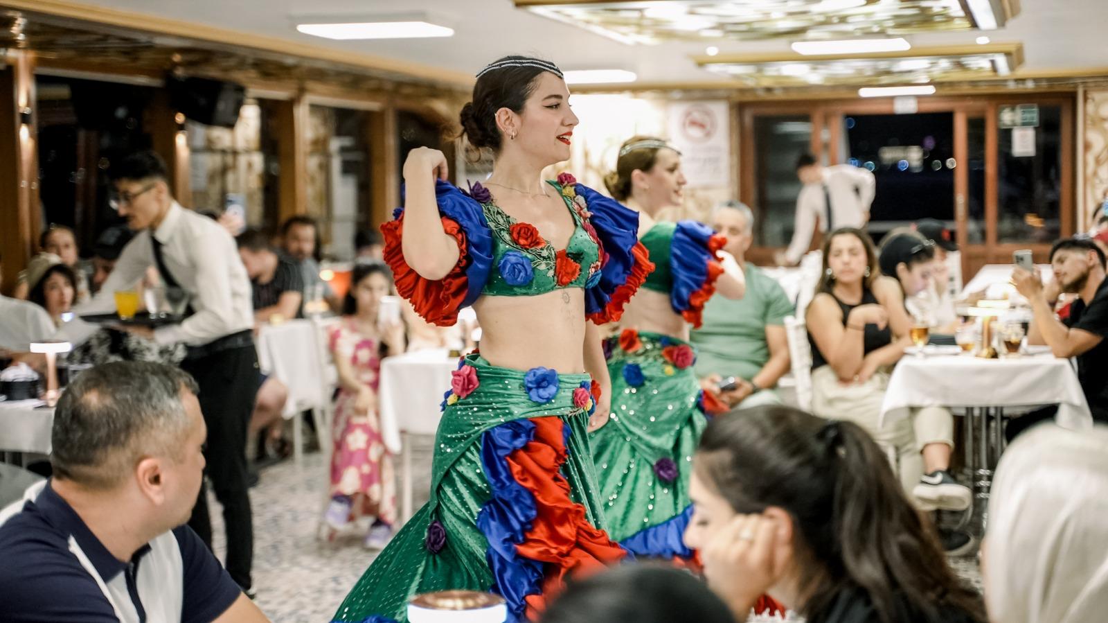 2026 NEW YEAR DINNER CRUISE - VIP FRONT TABLE